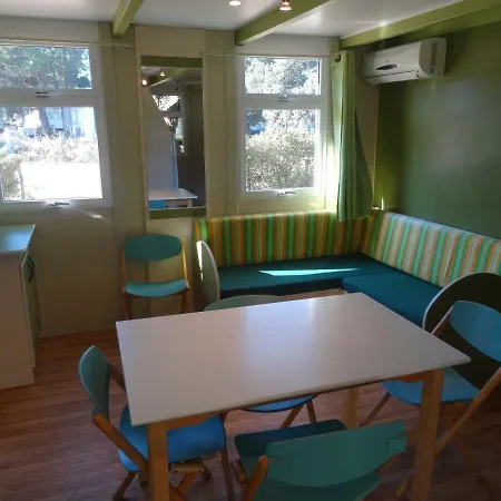 אתר קמפינג Camping Les Jardins Du Golfe פורטו-וישיו